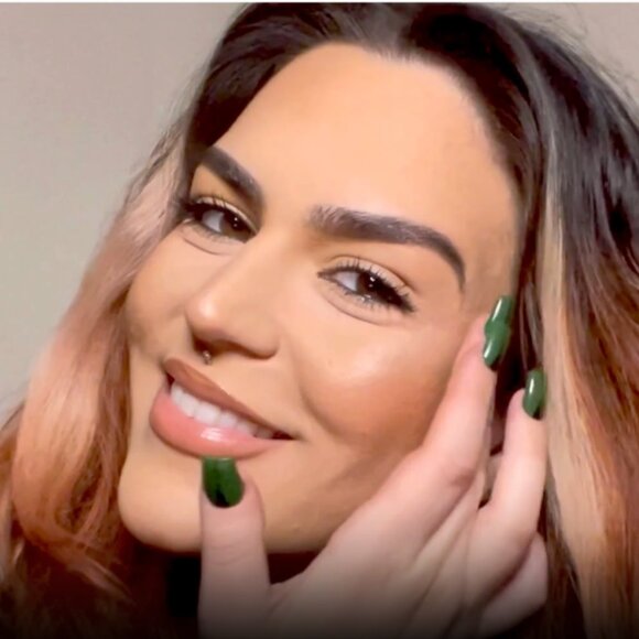 Anastasia - Stick Highlighter, Light Gold - Picture 7 of 9